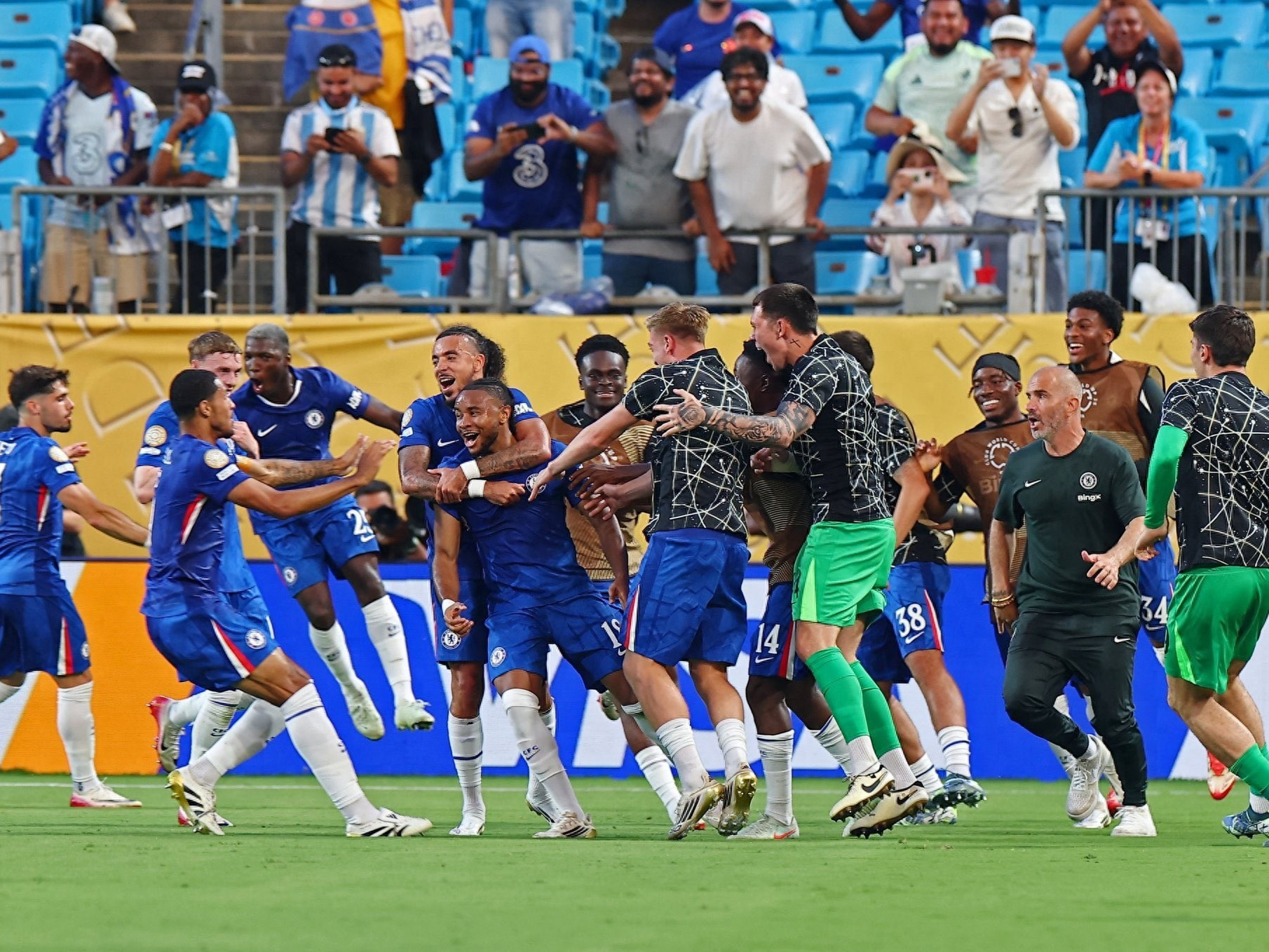 国际比赛日体能课后；波尔图篮板制胜备战欧超杯；目标明确；团队化学反应显著